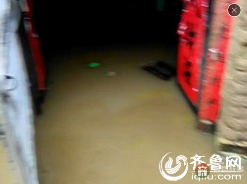屋内进水
