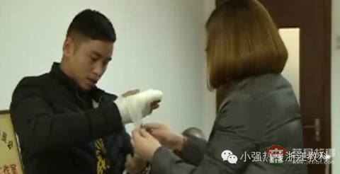 小伙去足浴店洗脚 竟把手指给洗没了