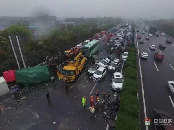 行车记录仪视频曝光！沪蓉高速25车连环相撞原因找到了